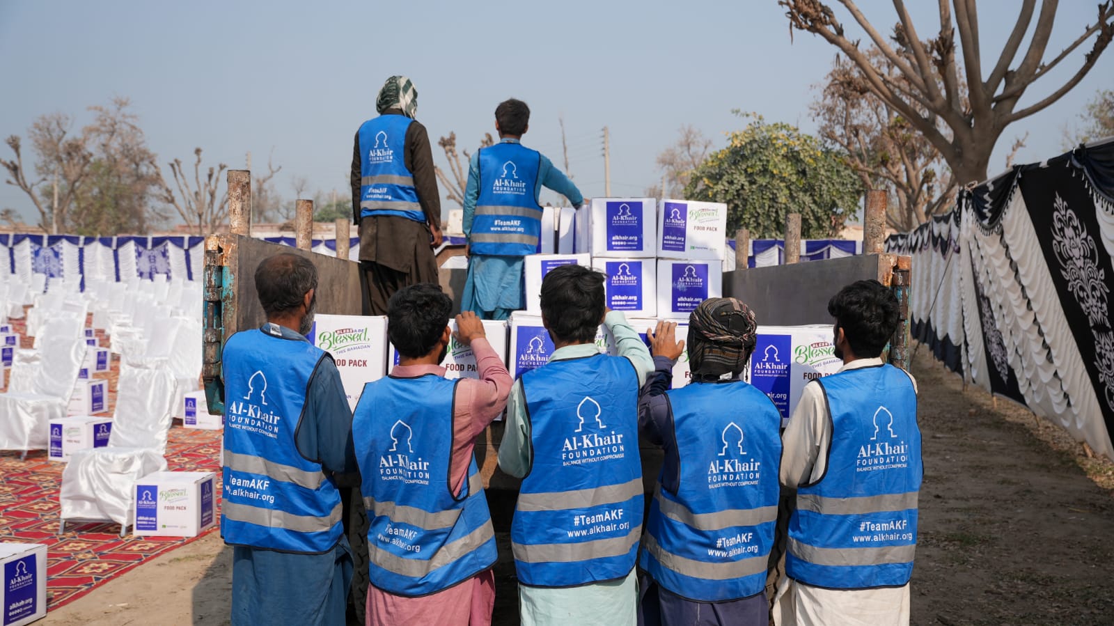 عندما يصل الخير مع رمضان: قصص إنسانية خلف الطرود الغذائية في باكستان