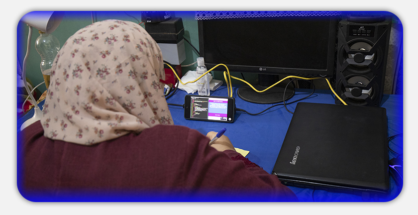 مبادرة بس لو تمكّن نداء المغربي من تطوير مسيرتها في العمل الحر بجهاز لابتوب احترافي